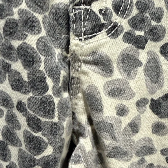 MOTHER Leopard-Print Skinny Jeans in Gray and White - Picture 4 of 11